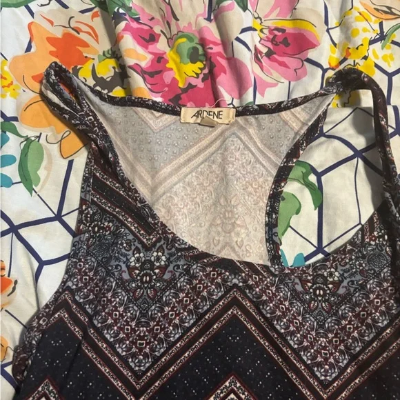 Chevron Pattern Sleeveless top - Picture 2 of 2